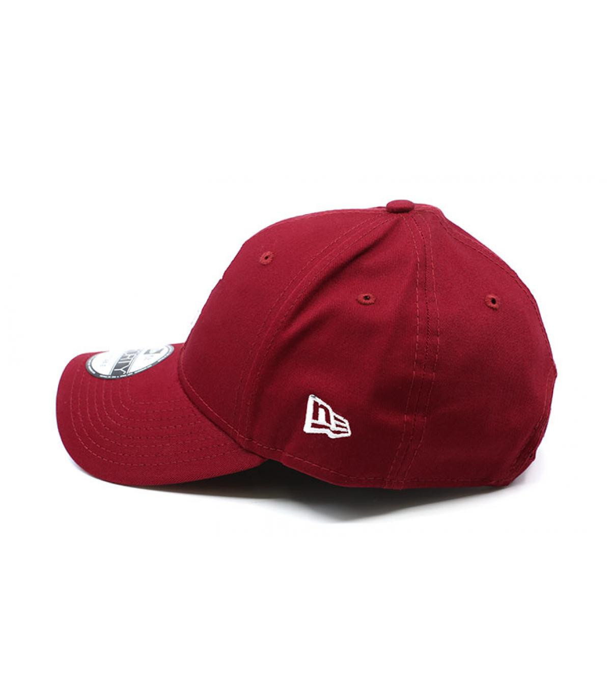 New Era B burgundy curve cap